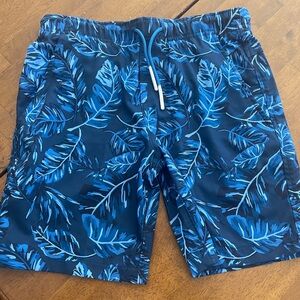 Under Armour youth medium shorts